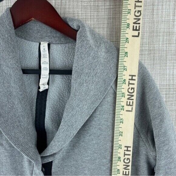 Lululemon Sweatshirt button down Womens Size 6 Gray 0682 - Picture 4 of 7